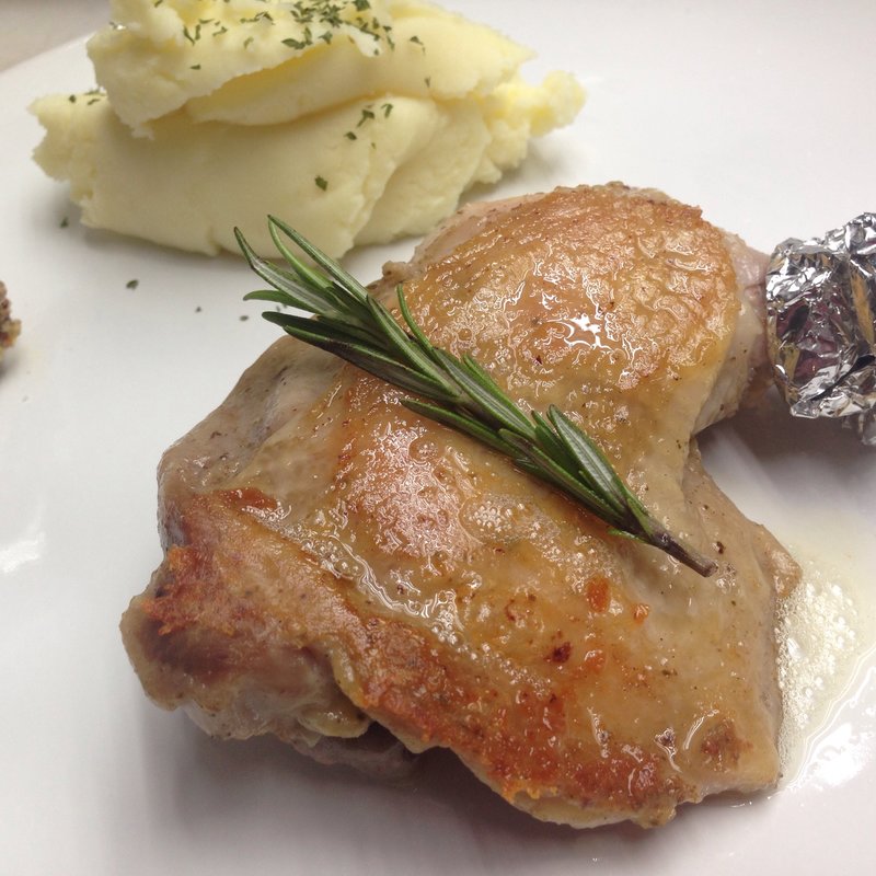 チキンコンフィ 〜マッシュポテト添え〜(island cafe & bar)