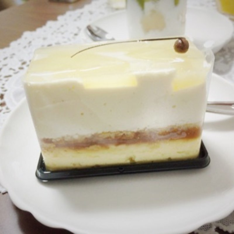 バニラのキャラメルクリームと2種類のチーズスフレ(やまもと菓子店)