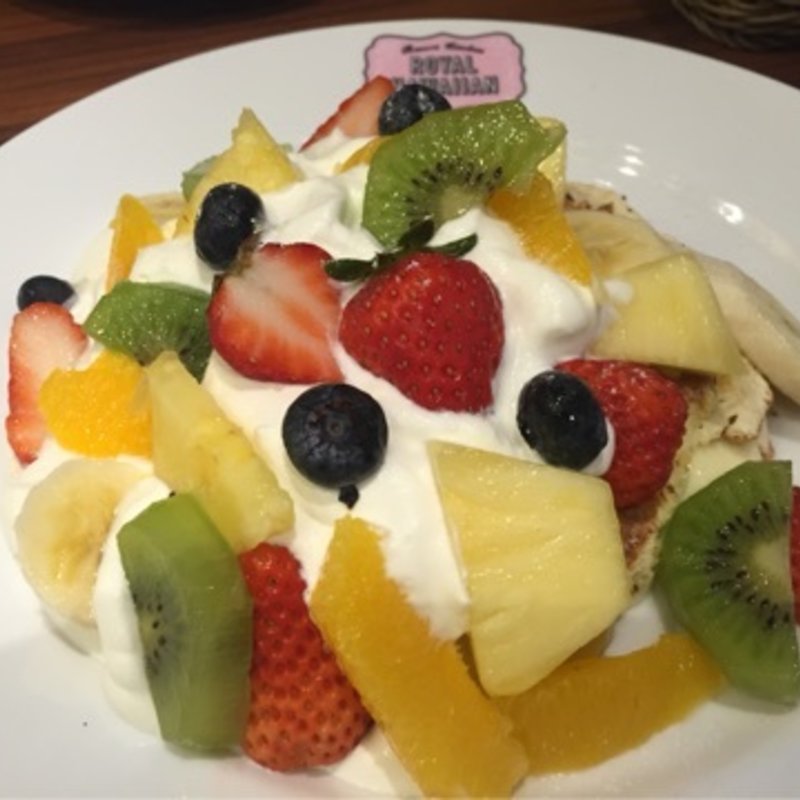フルーツパンケーキ(リゾートキッチン ロイヤルハワイアン)