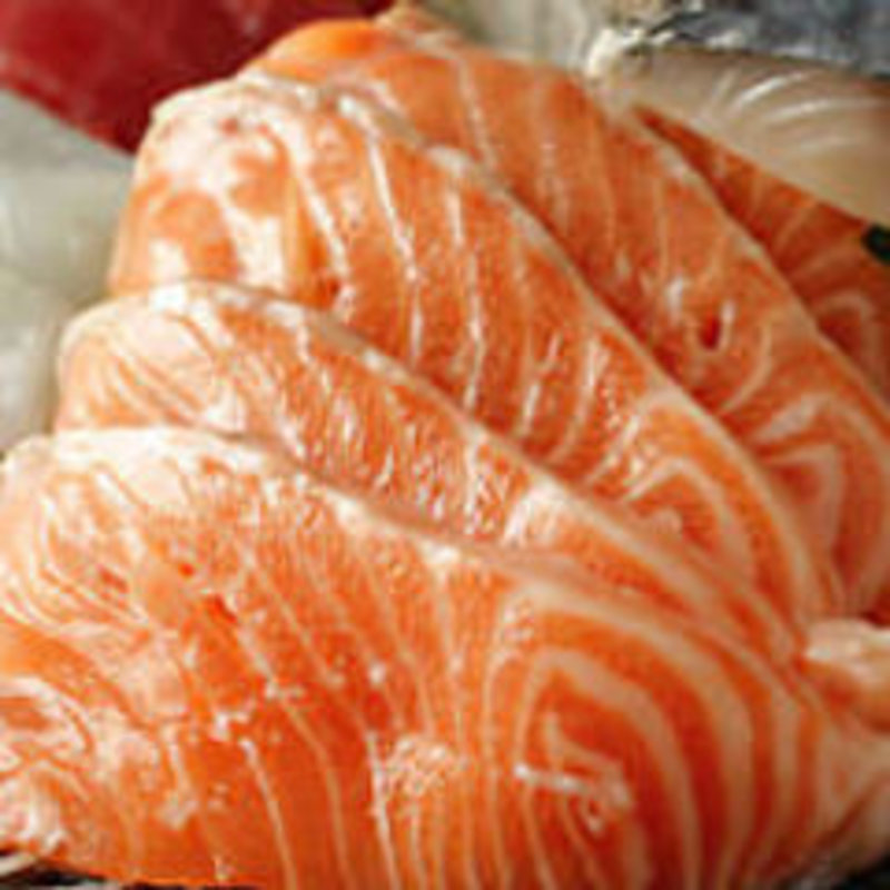 サーモン刺し(昭和酒場 黄金バット)