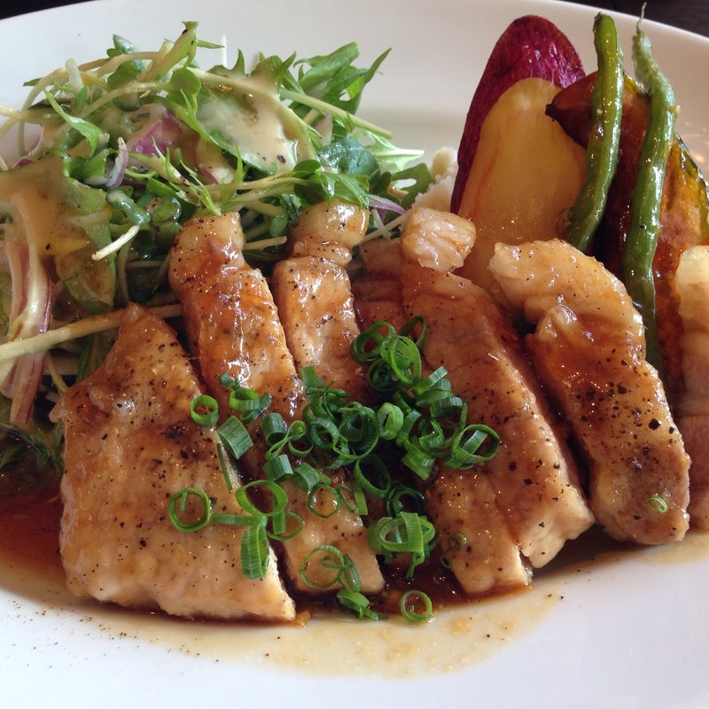 豚ロース肉のジンジャーソテー(ブンゴ サシミ&グリル)