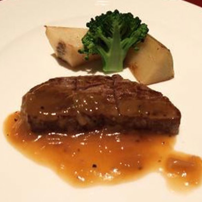 淡路牛のステーキ　島玉葱のソースリヨネーズ(ホテルニューアワジプラザ淡路島 )