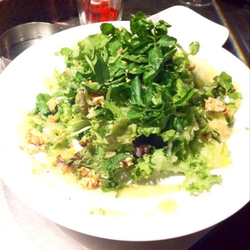 ジンジャーハニードレッシングのグリーンサラダ(スペインバル ロボス 銀座店)