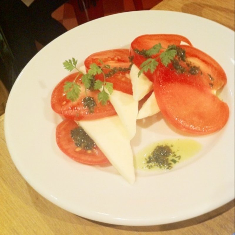 カプレーゼ(コート・ド・ルージュ ロティ)