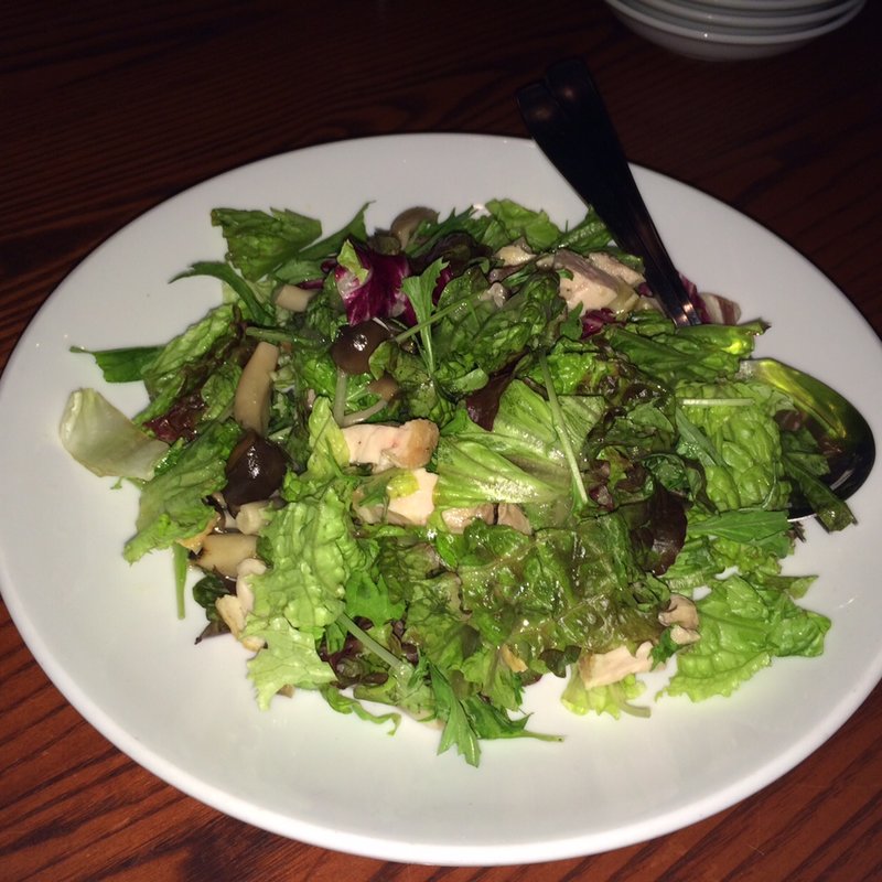 チキンときのこのサラダ(鉄板焼き＆ワイン　回 北新地店 （かい）)