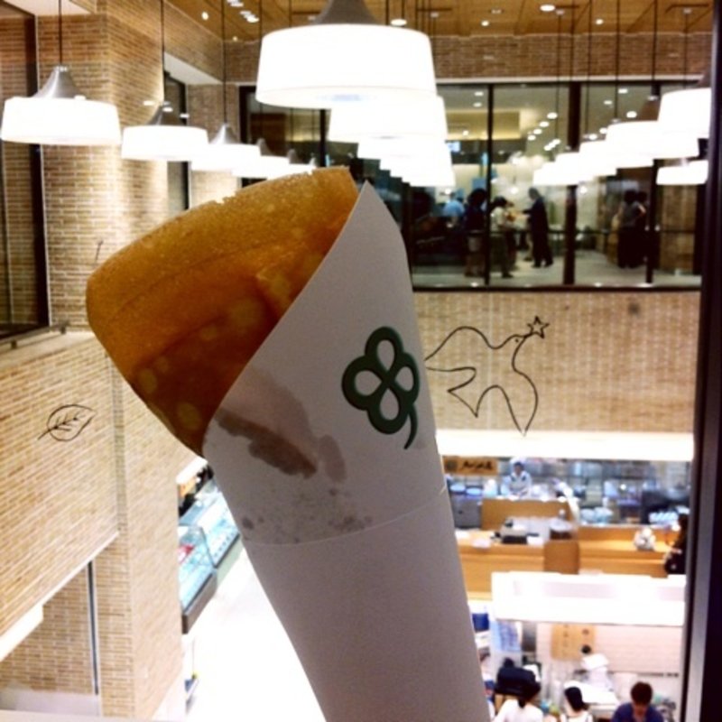 よつ葉のシュガーバタークレープ(ミルク＆パフェよつ葉ホワイトコージ)