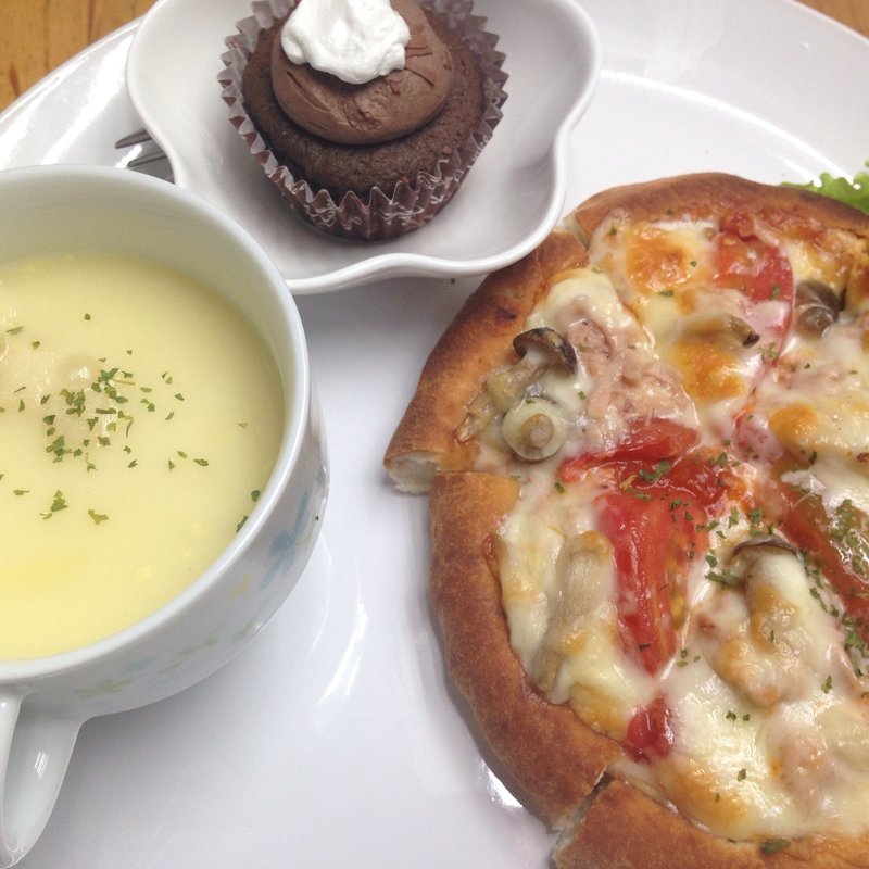 もちもちミックスピザ《ランチ》(island cafe & bar)