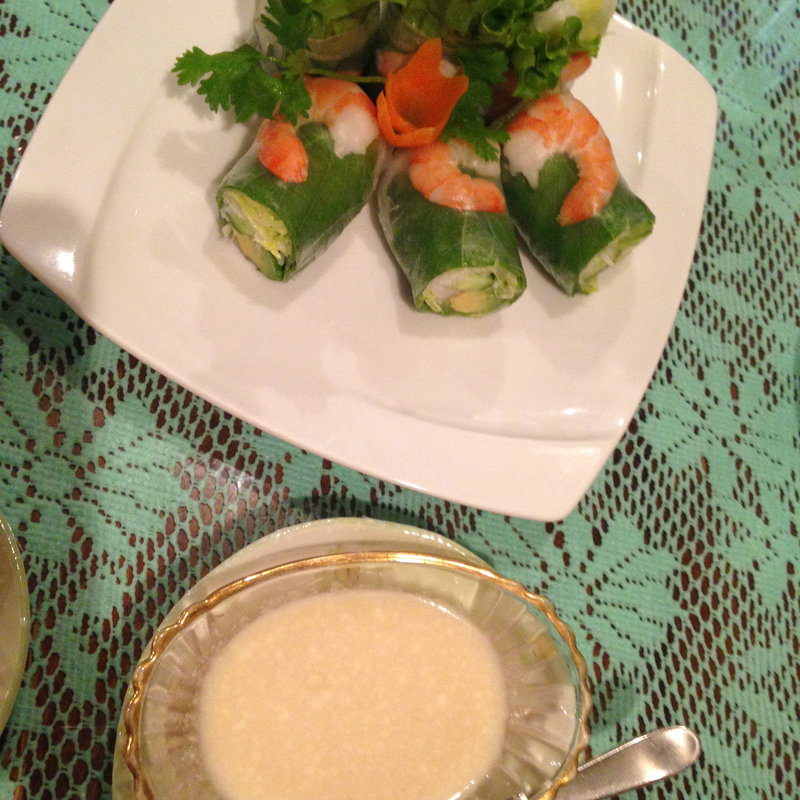 アボカドの生春巻き(神奈川最古のベトナム料理専門店 サイゴン キムタン 川崎本店 Since2000)