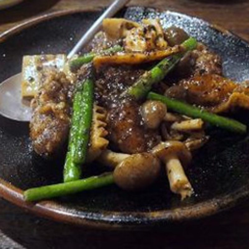 豚ガツとにんにくの茎炒め(湘南小吃)