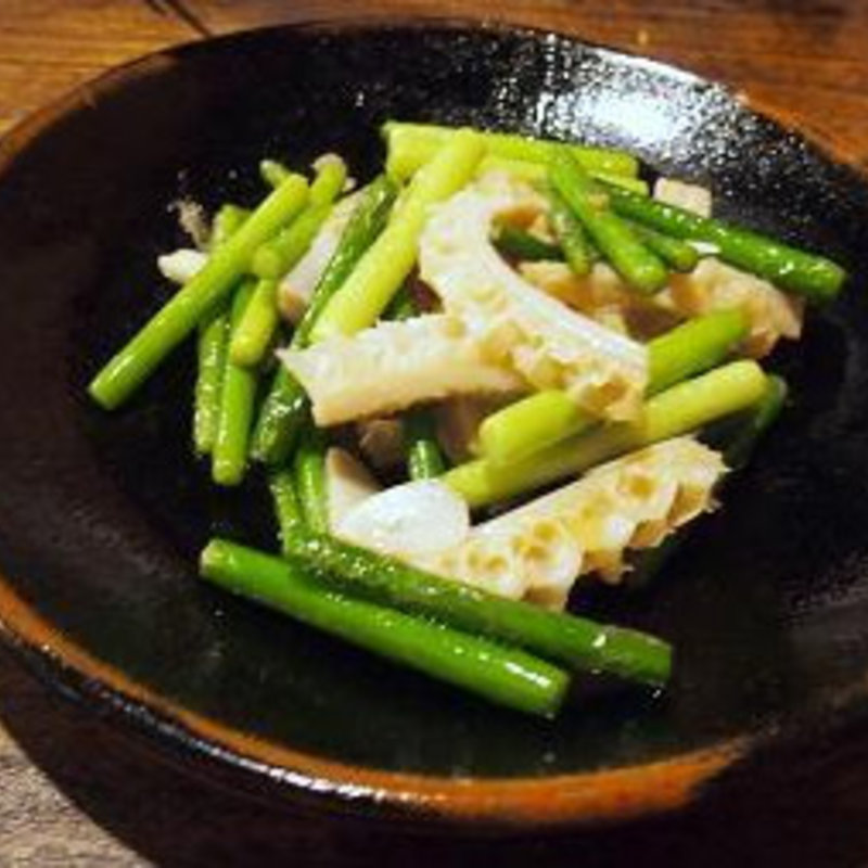 牛ハチノスとにんにくの茎炒め(湘南小吃)