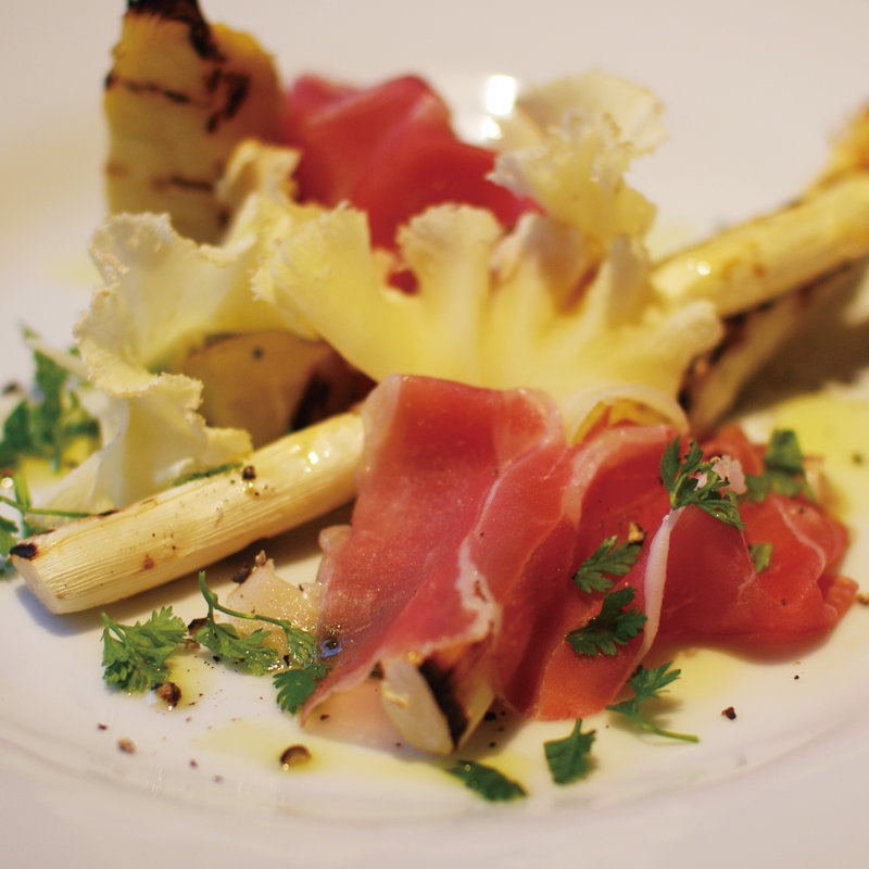 白アスパラガスと生ハムの前菜(Brasserie du Coin)