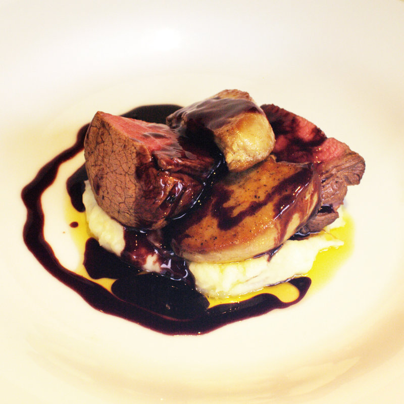 シャラン産鴨骨付きモモ肉のコンフィ(Brasserie du Coin)