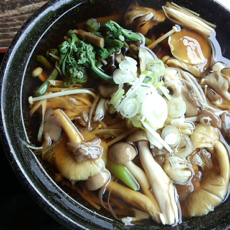 きのこ蕎麦（温）(風の庵 （かぜのいおり）)
