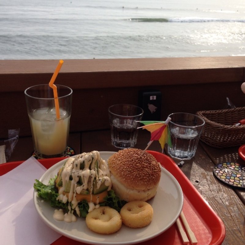 アボカドチーズバーガー(@ＬｅａｆＣａｆｅ七里ヶ浜 （アットリーフカフェ七里ヶ浜）)