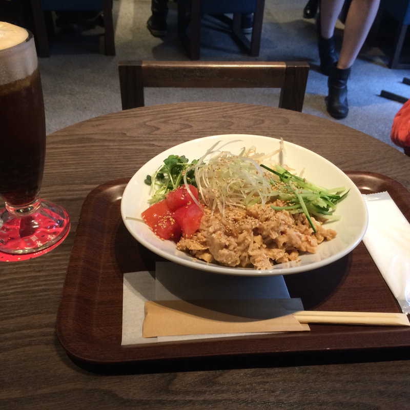 蒸し鶏の胡麻だれ麺