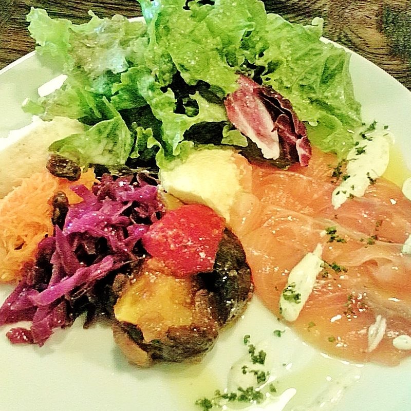 サーモンと野菜のプレートランチ(Tocci （トッチ）)