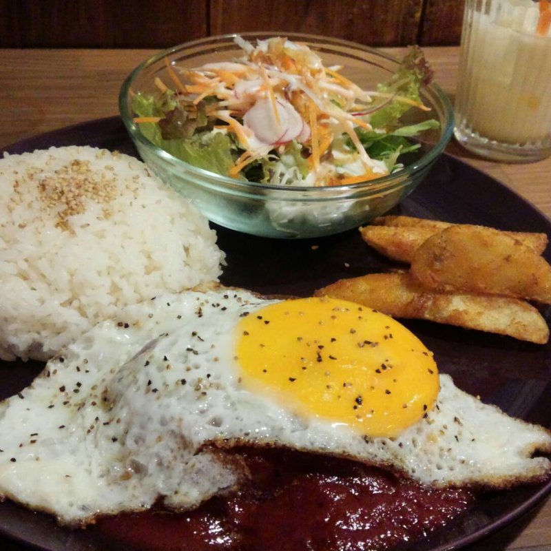 ハンバーグプレート(プルワリ)