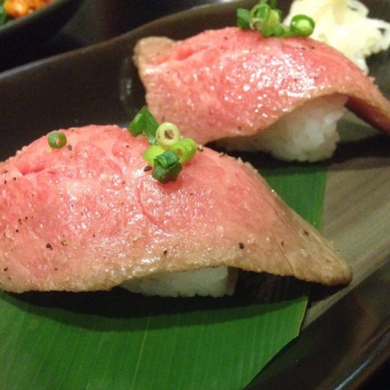 黒毛和牛のにぎり(焼肉もとやま 新宿店)