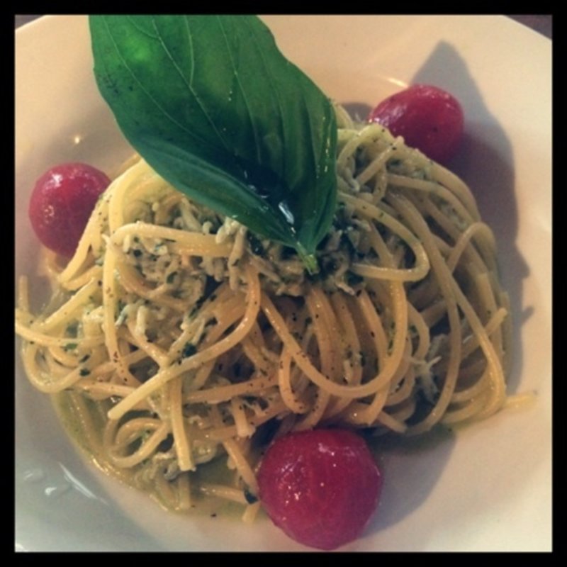 釜揚げしらすとフレッシュトマトのジェノベーゼ スパゲッティ(マザームーンカフェ 美浜)