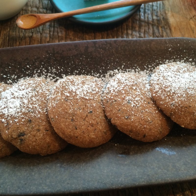 はったい粉と黒ごまのクッキー(お茶とお菓子 横尾 （ヨコオ）)