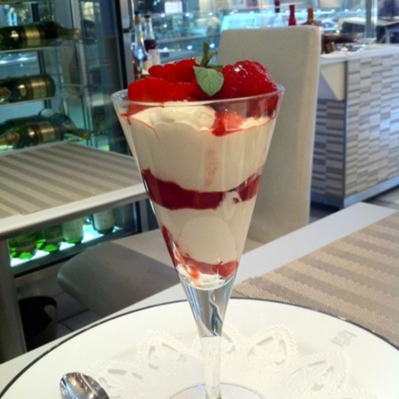 ストロベリー ロイヤル デルレイ(デルレイ・カフェ＆ショコラディエ)