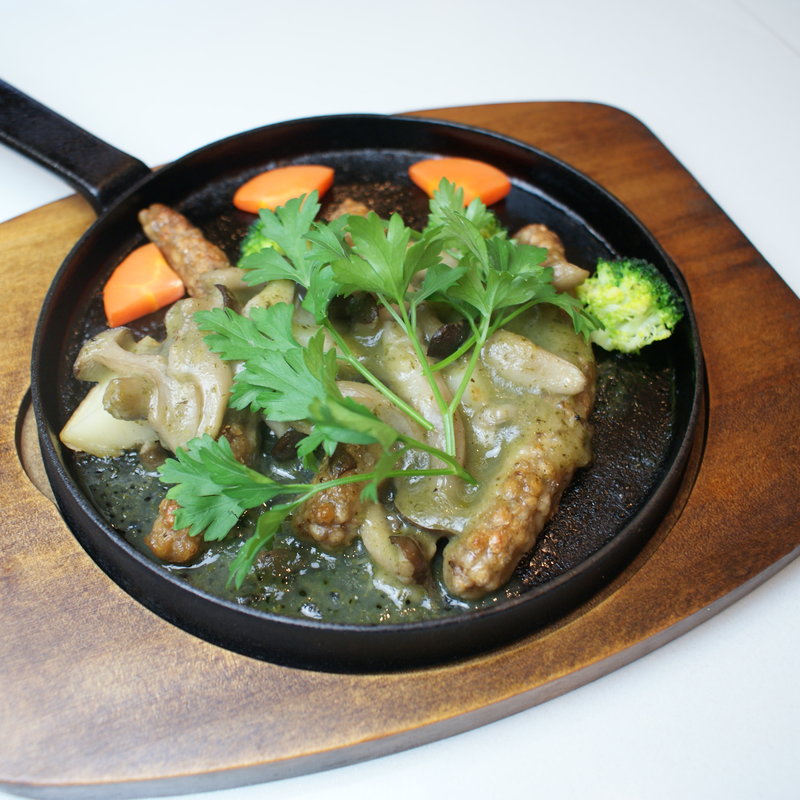 粒ソバソーセージのバジルオーブン焼きセット(ボナ！つぶつぶ 神楽坂店)