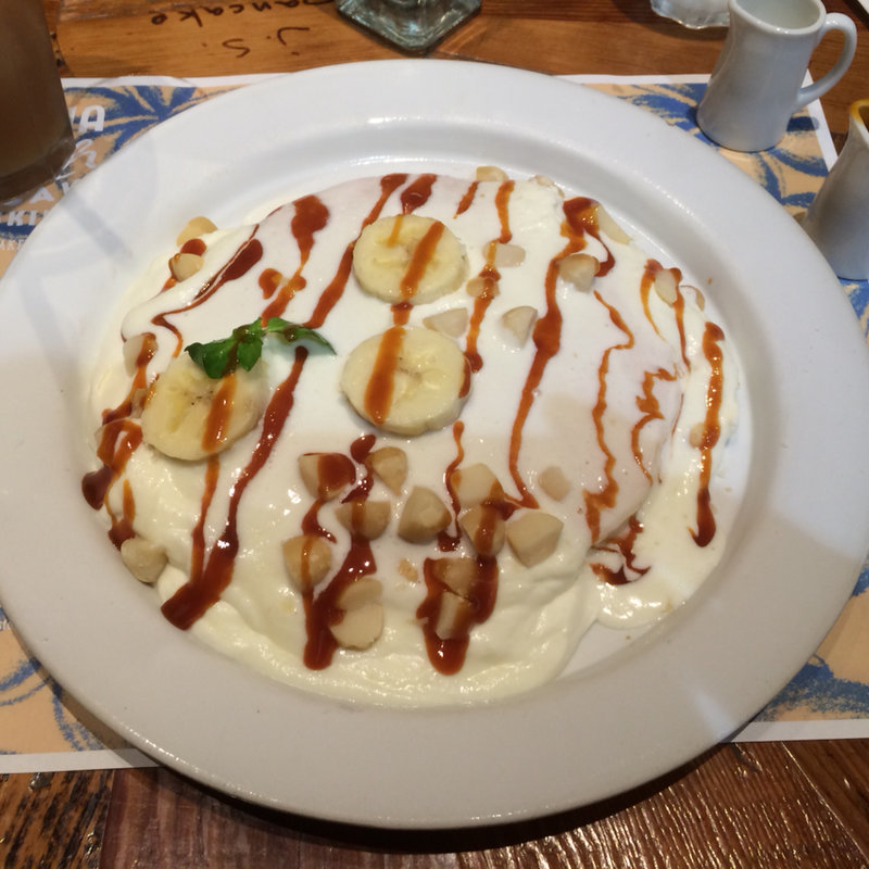  マカダミアナッツパンケーキ ～キャラメルソース付～	(ジェイエス パンケーキカフェ くずはモール店 （j.s. Pancake cafe）)