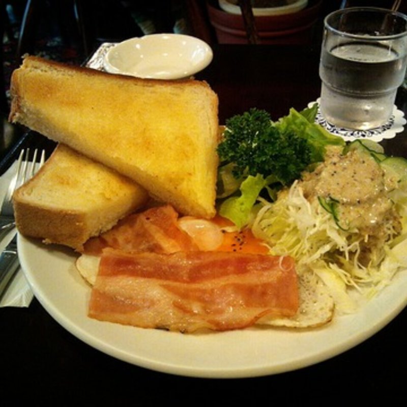 ベーコンエッグ＆トーストサラダ付き(それいゆ )