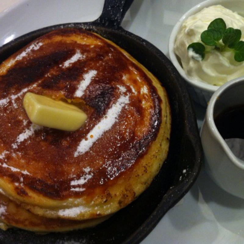  発酵バターの窯出しフレンチパンケーキ ～純生クリーム添え～ 発酵バターの窯出しフレンチパンケーキ ～純生クリーム添え～	7(Butter 茶屋町 （バター）)