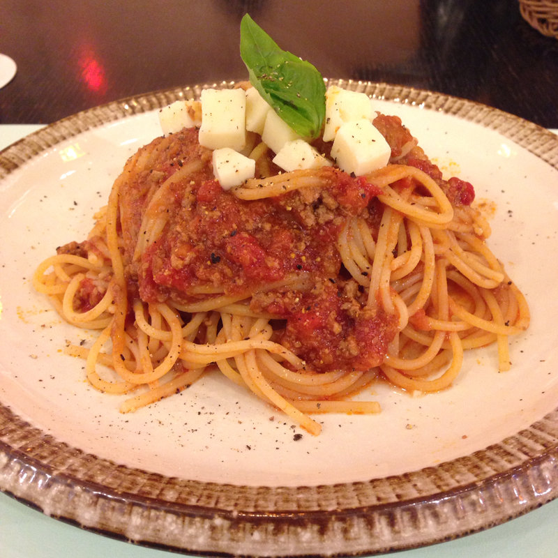 モッツァレラとフレッシュバジルのボロネーゼ(文房具カフェ)