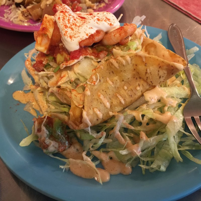 エビとアボカドのチーズマリネ(墨国回転鶏料理 天満店)