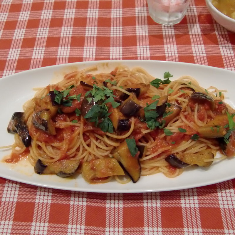 ナスのトマトパスタ(ラ・ベットラ・ペル・トゥッティ 新宿本店)