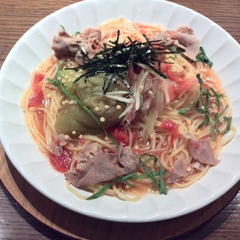 焼きなすと豚しゃぶの生姜トマトだし(カフェドファリニエール)