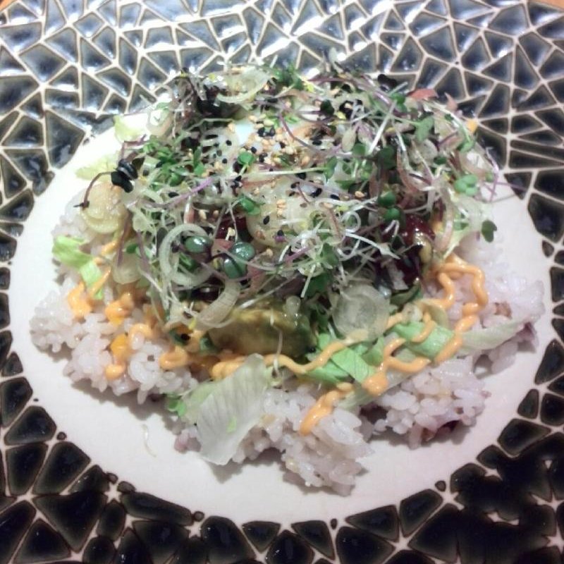 マグロとアボカド､和ハーブの十六穀米ライスボウル(MARFA CAFÉ)