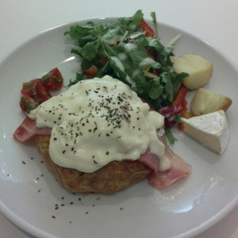 クロックムッシュのフレンチパンケーキ　パイ包み焼き(Butter Premium ららぽーと横浜店)