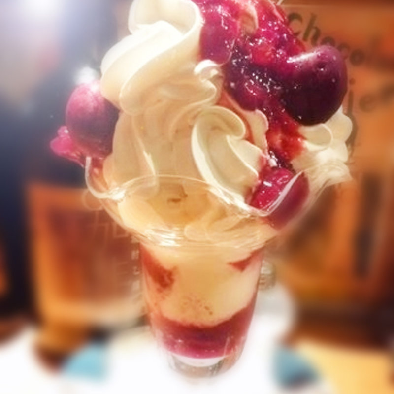 チェリーパフェ(珈琲館 紅鹿舎 （コーヒーカンベニシカ）)
