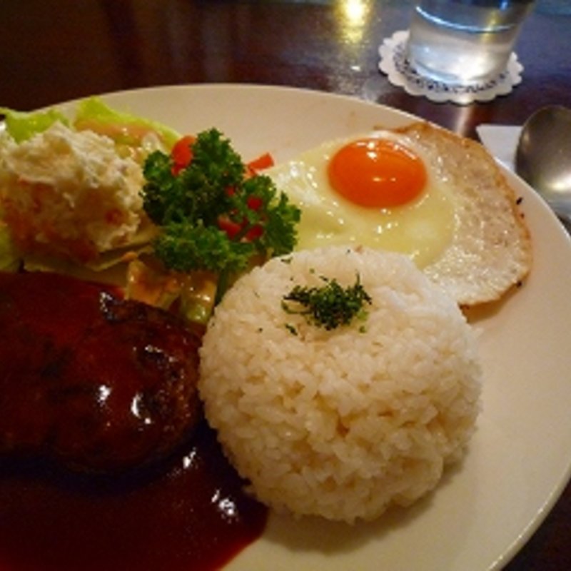 自家製焼き立てハンバーグプレート(ラ・ベットラ・ペル・トゥッティ 新宿本店)