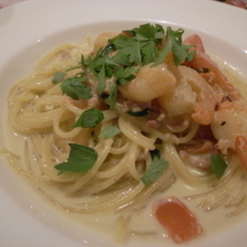 生ハムと小エビとトマトのアンチョビクリームソースパスタ(ラ・ベットラ・ペル・トゥッティ 新宿本店)