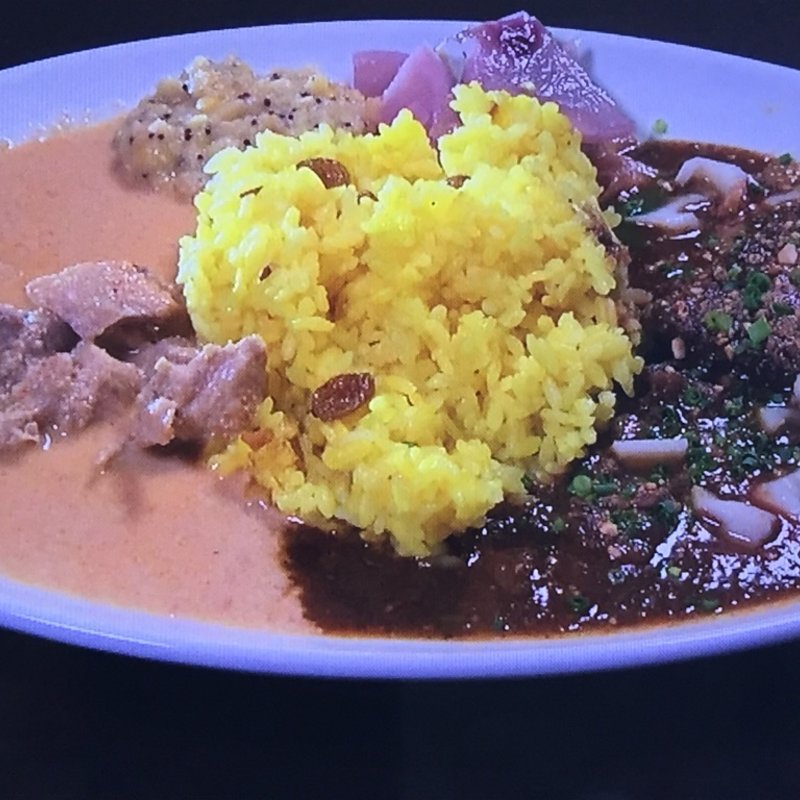 スパイシービーフカリーとチキンカリーの合いがけ(レオーネ)