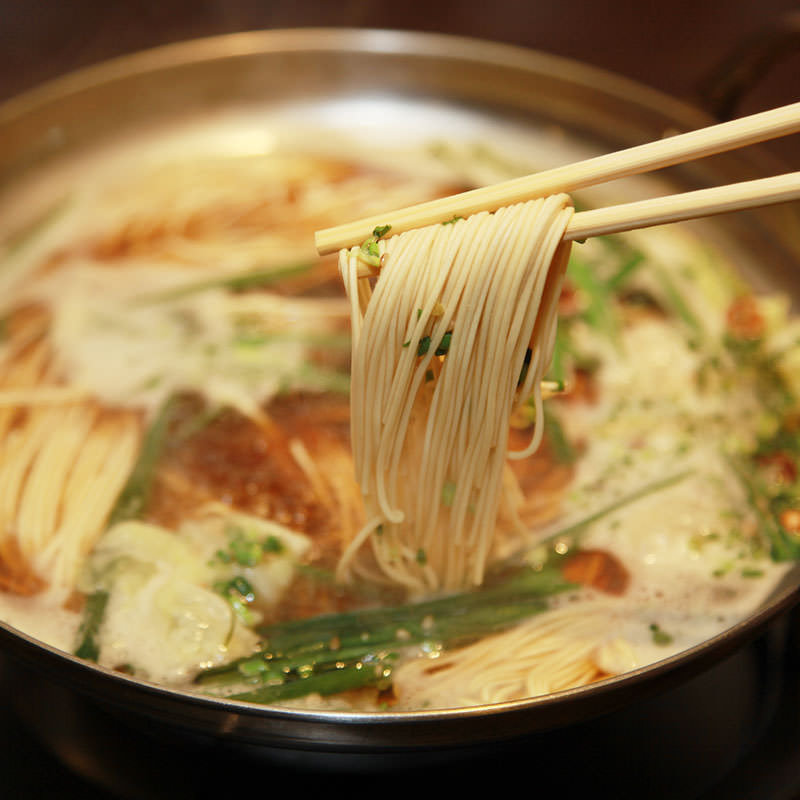 〆の博多麺(博多もつ鍋　はらへった HANARE )