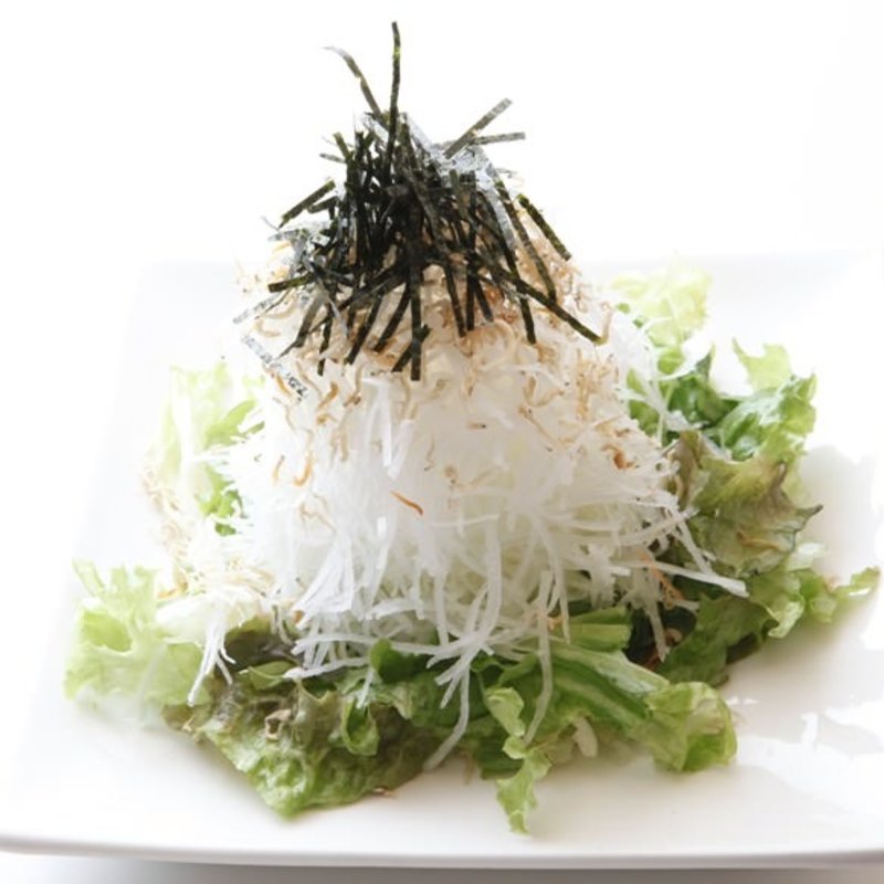 シャキシャキ大根としらすのサラダ(博多もつ鍋　はらへった HANARE )