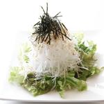シャキシャキ大根としらすのサラダ(博多もつ鍋　はらへった HANARE )