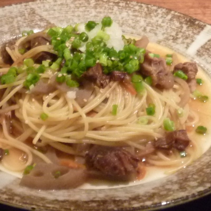 牛すじ煮込みとたっぷり野菜の和風スパゲッティ(セッティモアンジュ)