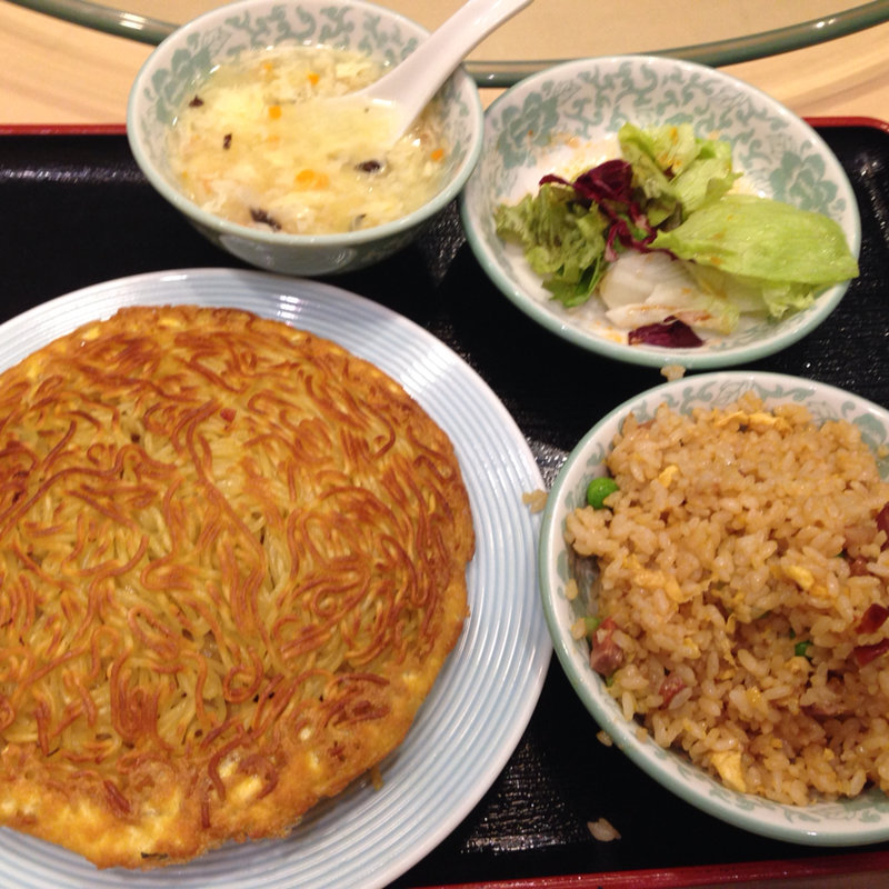 焼きそばチャーハンセット(梅蘭 あべのキューズモール店)