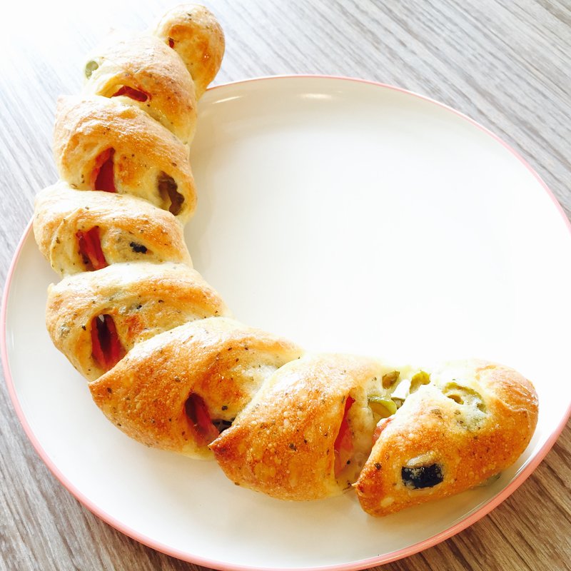 バジルとオリーブのごちそうエピ(ドンク 西宮阪急店)