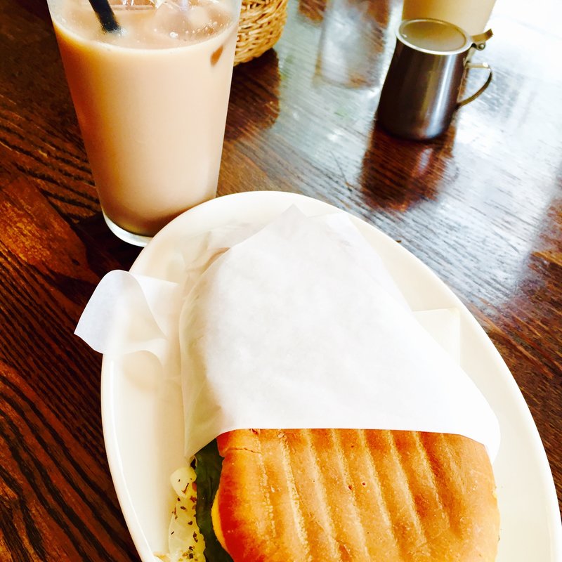 本日のパニーニ(サラミ&モッツァレラチーズ)(Muu Muu&il Bar CENTRAL BANCO （ムウムウ エイル バール・セントラル バンコ）)