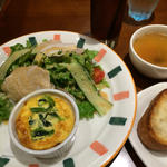 キッシュ&サラダ(Cafe89 カフェ・カトル・ヴァン・ヌフ)