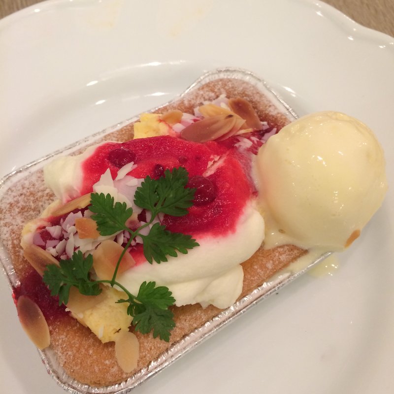 レアチーズとベリーのベイクドシフォン(BARBARA SWEETABLE)