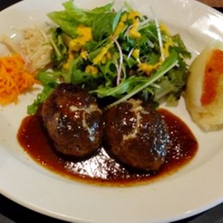 岩手産短角牛100％ハンバーグ 自家製天然酵母ソース(北出食堂)