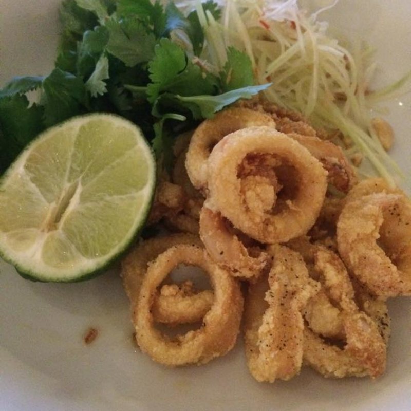 カラマリサラダ - カラマリフライ、グリーンパパイヤ、 ベトナミーズソース(bills 七里ヶ浜)